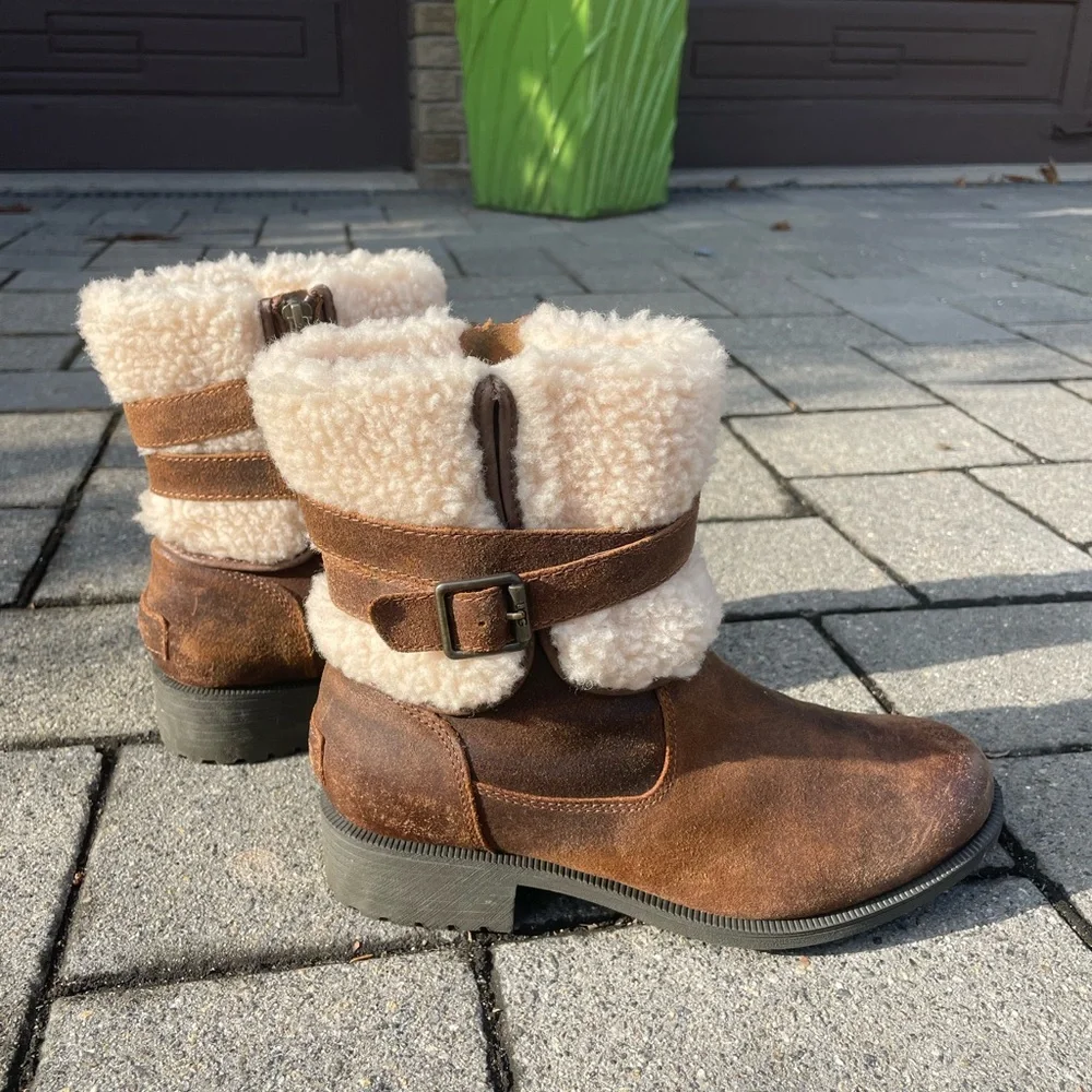 UGG Tan Shearling Lined Boots - Picture 1 of 12